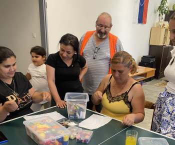 ROZVOJOVÝ TÍM V AKCII / Mama klub - základy šitia.  - foto