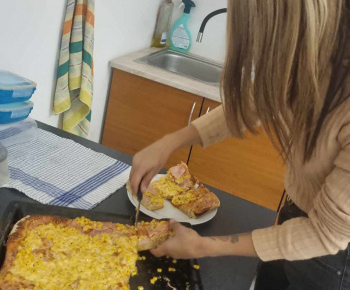 ROZVOJOVÝ TÍM V AKCII / Pečenie pizze - krúžok varenia. - foto