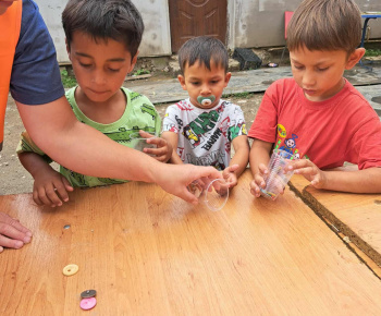ROZVOJOVÝ TÍM V AKCII / Montessori aktivita-gombíky - foto