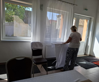 ROZVOJOVÝ TÍM V AKCII / Zdobenie sály na STRETNUTIE RODÁKOV - foto