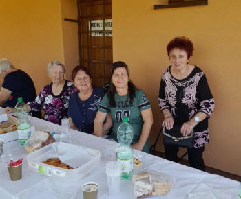 ROZVOJOVÝ TÍM V AKCII / SPOLOČNÝ KOTLÍK- Guľáš so seniormi z Jednoty dôchodcov Šamudovce  - foto