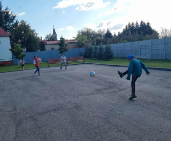 ROZVOJOVÝ TÍM V AKCII / Hra s loptou. - foto