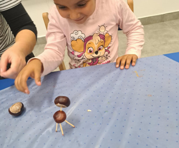 ROZVOJOVÝ TÍM V AKCII / Zvieratká z gaštanov. - foto