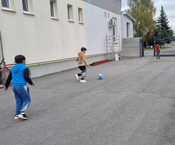 ROZVOJOVÝ TÍM V AKCII / Hra s loptou. - foto