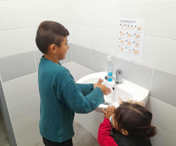 ROZVOJOVÝ TÍM V AKCII / Dôkladné umývanie rúk. - foto