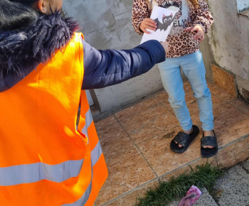 ROZVOJOVÝ TÍM V AKCII / Vystrihujeme si z papiera. - foto