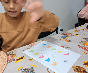 ROZVOJOVÝ TÍM V AKCII / Farebný dáždnik. - foto