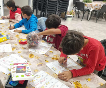 ROZVOJOVÝ TÍM V AKCII / Doučovanie s deťmi. - foto