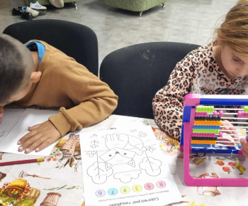 ROZVOJOVÝ TÍM V AKCII / Spočítaj a vyfarbi podľa výsledku. - foto