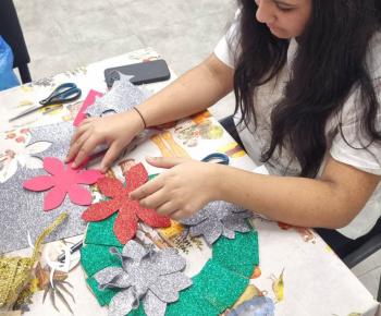 ROZVOJOVÝ TÍM V AKCII / Vianočný veniec - foto