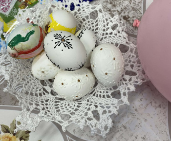 ROZVOJOVÝ TÍM V AKCII / Mamiklub - výroba veľkonočných vajíčok. - foto