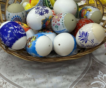 ROZVOJOVÝ TÍM V AKCII / Mamiklub - výroba veľkonočných vajíčok. - foto