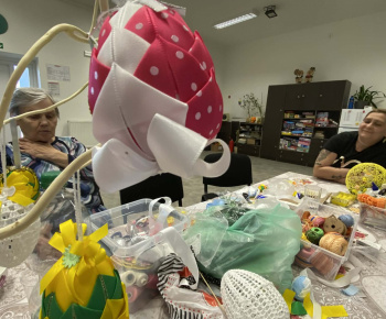 ROZVOJOVÝ TÍM V AKCII / Zdobenie veľkonočných vajíčok – technikou patchwork - foto