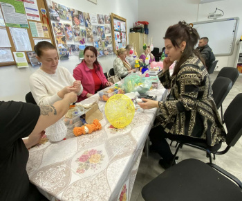 ROZVOJOVÝ TÍM V AKCII / Zdobenie veľkonočných vajíčok – technikou patchwork - foto
