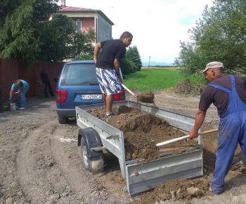 SENIORI + RÓMOVIA = ROZKVITNUTÁ OBEC