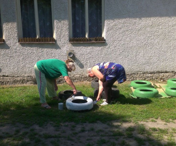 SENIORI + RÓMOVIA = ROZKVITNUTÁ OBEC