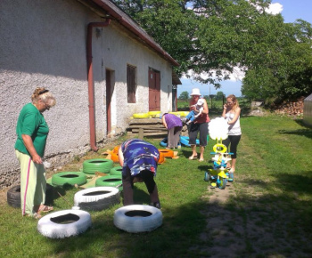 SENIORI + RÓMOVIA = ROZKVITNUTÁ OBEC