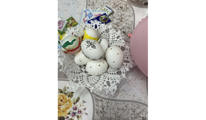 Mamiklub - výroba veľkonočných vajíčok.