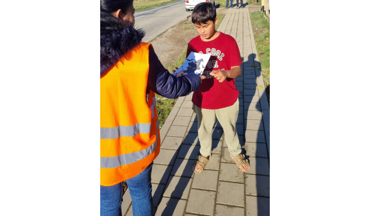 Vystrihujeme si z papiera.