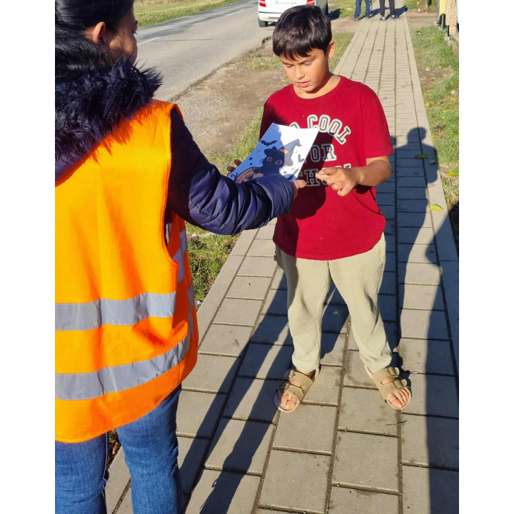 Vystrihujeme si z papiera.